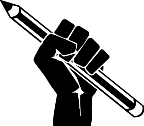 Point levé tenant un crayon